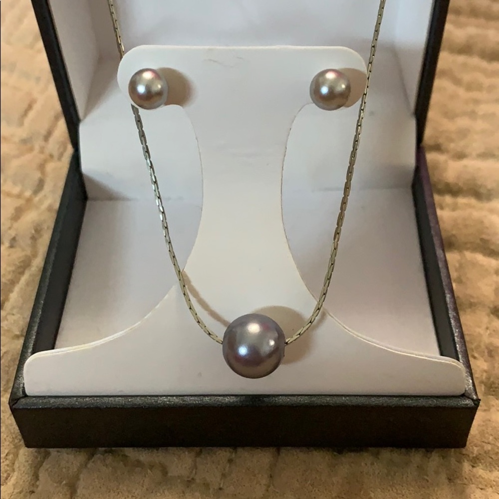 Faux Pearl & silver necklace & matching earrings